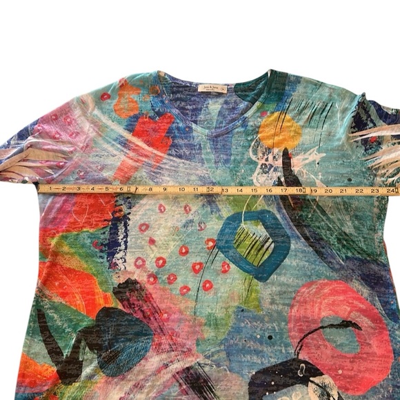 Jess & Jane Size XL Artsy Multi-colored V-neck Top - Picture 7 of 10